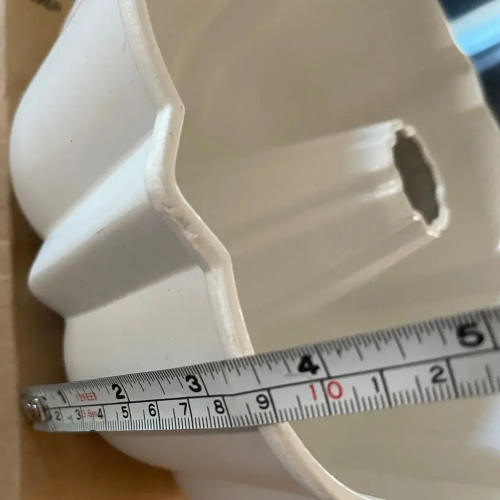 Nordic Ware aluminum Bundt Pan 9” white